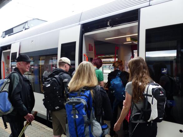 Mit der Bahn geht es von Innsbruck nach Matrei a. Br.