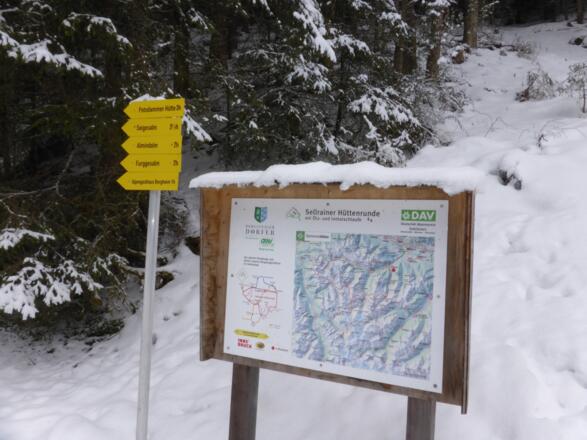 Infotafel am Aufstieg zur Potsdamer Hütte über das Fotschertal