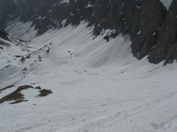 Herrliches Aufstiegsgelände - unten die Lamsenjochhütte