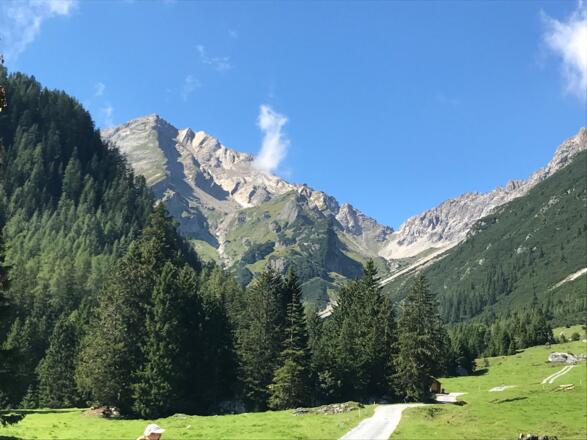 Kurz vor der Latschenhütte Blick zum Muttekopf