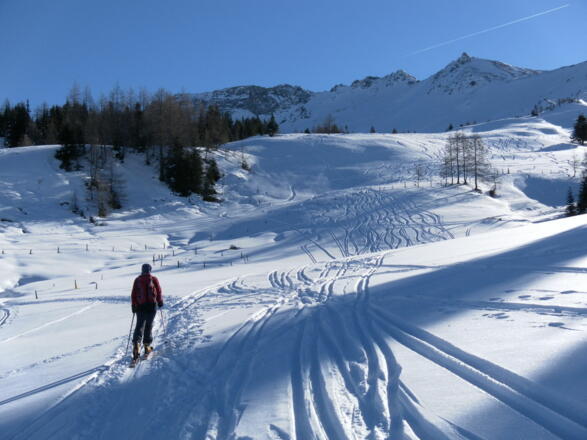 freier Blick zum Rührkübel mit Skischarte links davon