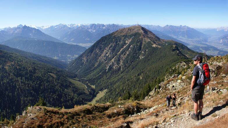 Blick vom Gipfel der Viggarspitze zum Patscherkofel