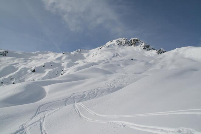 Die Hänge am Fuße des Tagweidkopfes bieten sich für eine Abfahrt bis zum Klausbichl an.