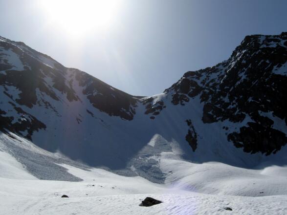 Genaue Begutachtung des Aufstiegsgeländes