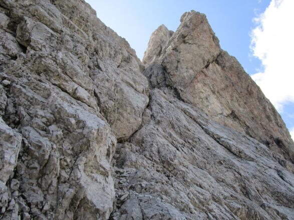 Schrägriss zum rot-gelben Turm.