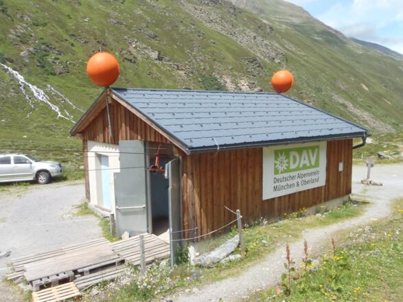 Talstation der Materialseilbahn zum Taschachhaus