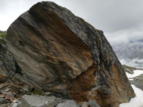 Zillertaler Alpen: ein "Hinkelstein" am Weg zur Berliner Hütte