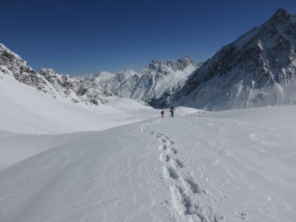 Im Oschenkar mit Lüsener Fernerkogel rechts und Hoher Villersitz in der Mitte.