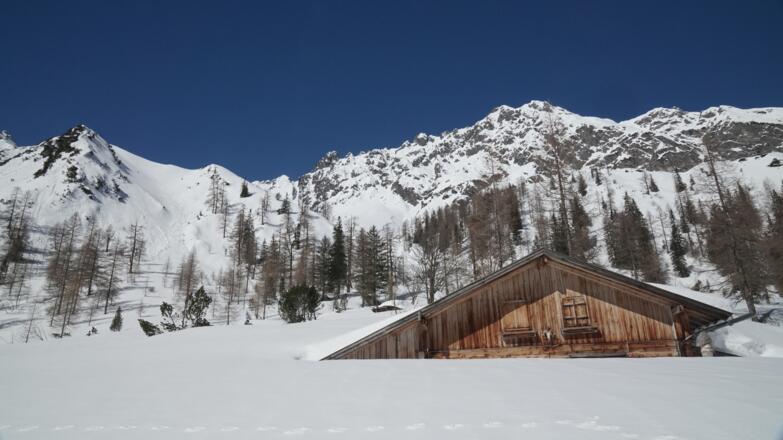 Hinternberghütte - der erneute Aufstieg erfolgt direkt hinter der Hütte