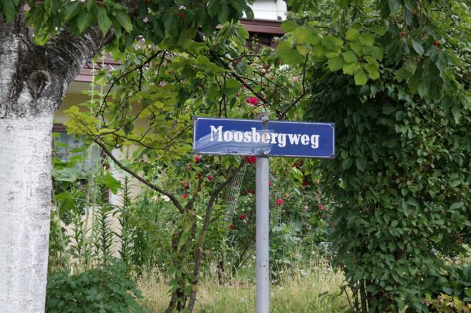 Moosbergweg:    In dieser Straße soll das Fahrzeug geparkt werden.