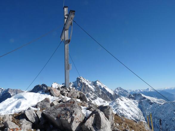 Nach wie vor ein einsamer Gipfel.