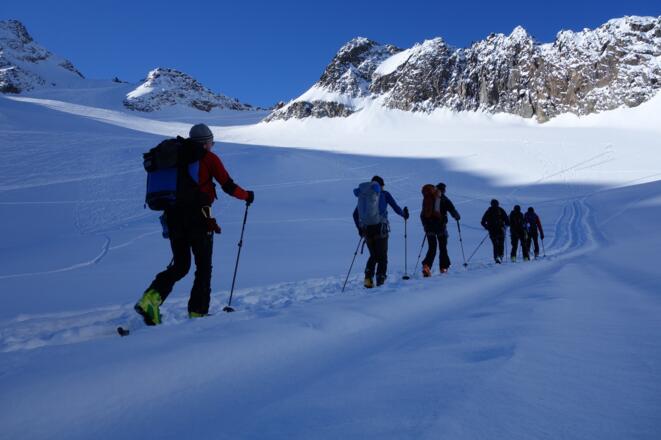 Am Beginn des Sommerwandferners. In Bildmitte die Innere Sommerwand, links die Kräulscharte. Ein häufiges Ziel ist auch die höher gelegene Scharte links - am Gratansatz zur Mittleren Kräulspitze.