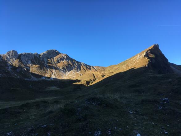 Herbststimmung mit Steinkarspitze und Rote Spitze