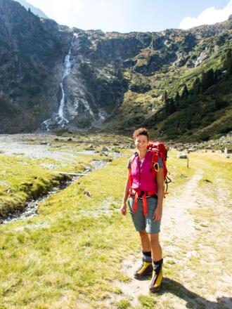 Unser erstes Zwischenziel ist erst mal der Wasserfall. Kurz vor diesem zweigt der Weg rechts hinauf zur Sulzenauhütte.