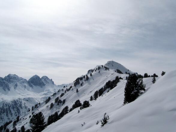 Der Grieskogel hoch über dem Senderstal
