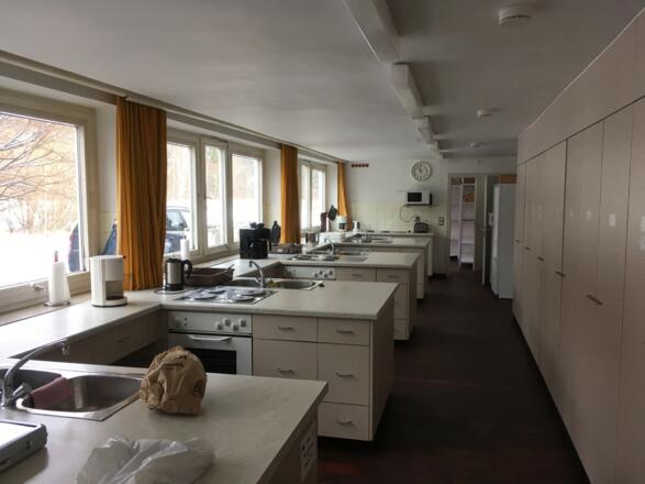 Die Selbstversorgerküche in Haus Hammer - mit 5 autarken Kochstellen und recihhaltige Ausstattung