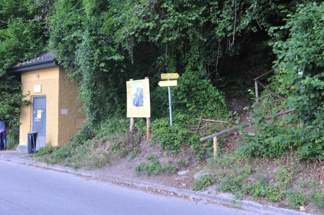 An der Straße angelangt, gehen wir nach rechts und erreichen so unseren Ausgangspunkt