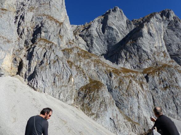 Bei einer Rast hat man bereits einen guten Blick auf die weitere Anstiegsroute.