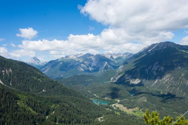 Eindrucksvoll auch der Blick zum Fernpass mit seinen Seen.
