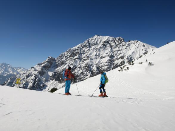 Am Sailenieder (1974 m), hinten der Ampferstein.