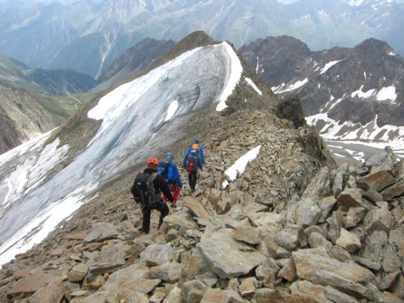 Abstieg über den Ostgrat ...