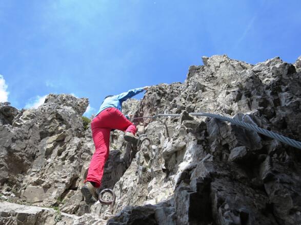 Auch hier wieder einige Stellen mit Klettersteigcharakter.