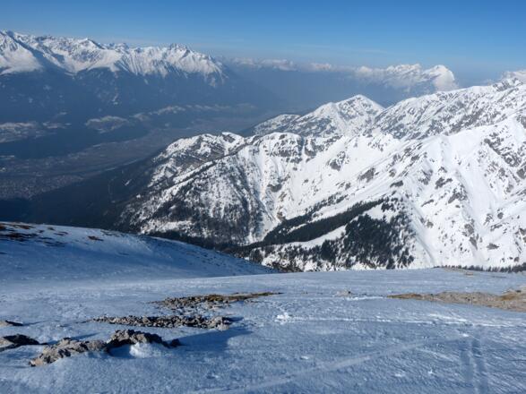 Im unteren Teil der langen Westflanke.