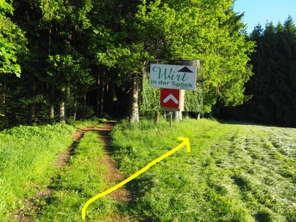 Rechts abbiegen Richtung &quot;Wirt in der Spöck&quot;