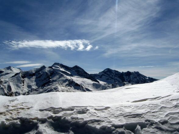 Oben am Grat angekommen wird man von einem grandiosen "Olperer Panorama" empfangen.