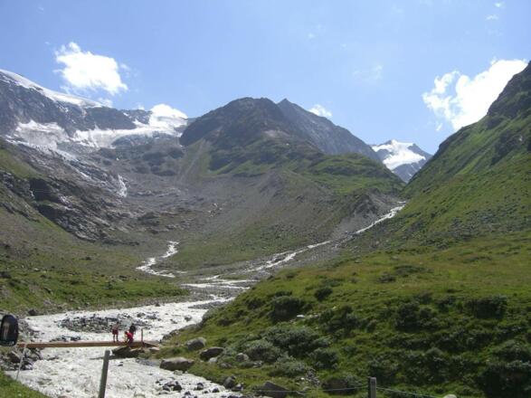 Zustieg zum Taschachhaus - Auf halber Strecke tauchen Gletscher und Taschachhaus auf