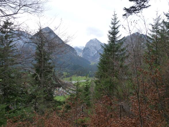 Blick auf das Falzthurntal mit dem Sonnjoch.