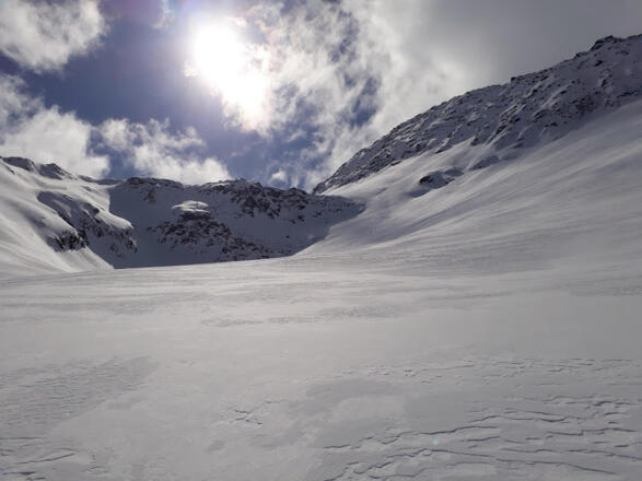 Die Barriere wird rechts umgangen