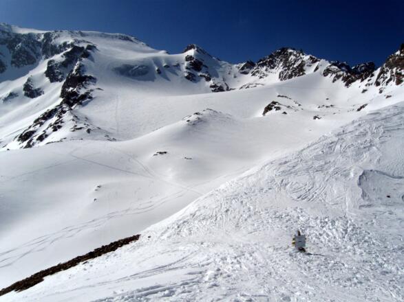 Ziel erreicht. Im Hintergrund die Aufstiegsroute zum Breiten Grieskogl.