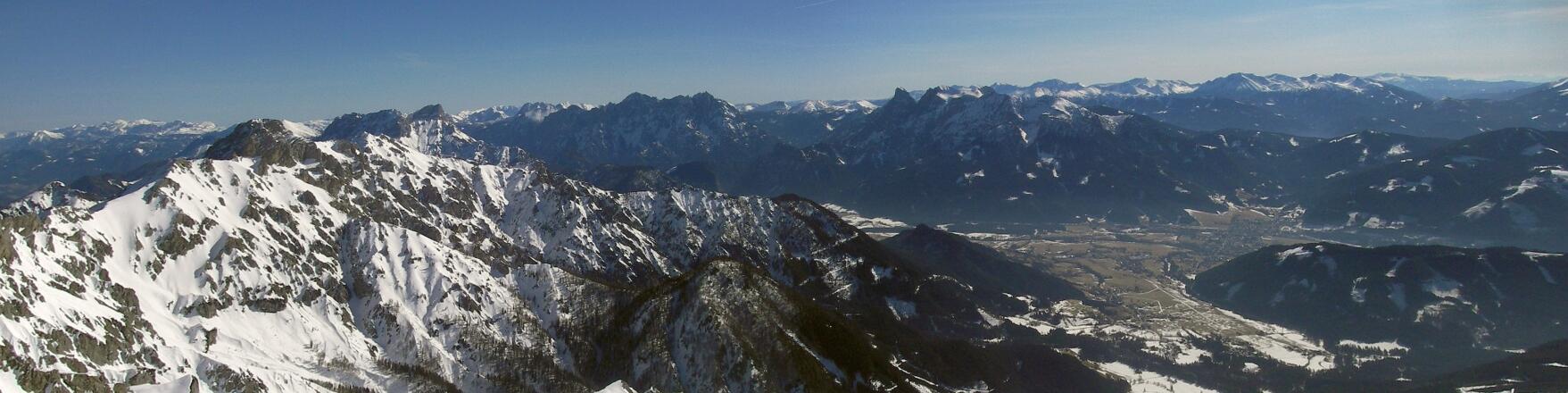 Gipfelpanorama ins "Xeis"