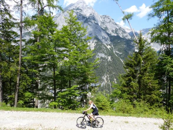 Mit Blick auf die Karwendelberge sind die Mühen schnell vergessen.