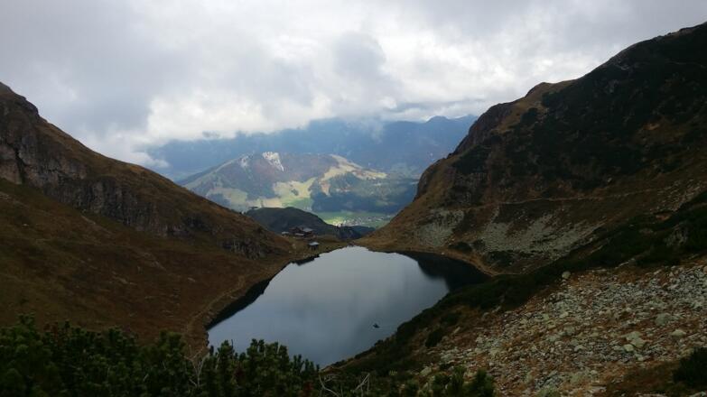 das war wohl unser schönster Fernblick ... Wildsee mit dem gastlichen Wildseeloderhaus.