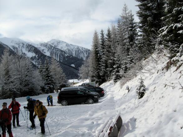 Start am Parkplatz bei den Grünhöfen.