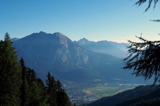 Hüttenanstieg: Blick zur Hohen Munde über's Inntal