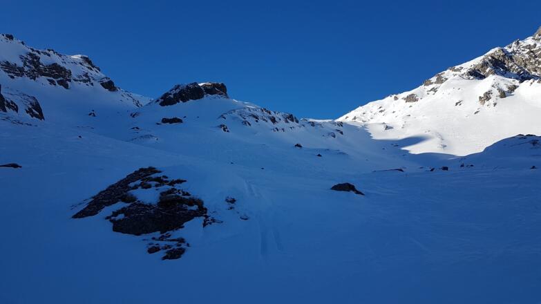 Nach der Hirtenhütte rechts oder links um den Buckel