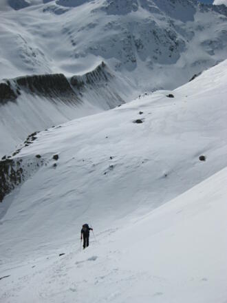 Steiler Moränenanstieg zur Martin Busch Hütte
