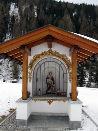 Vorbei an dieser schönen kleinen Kapelle.