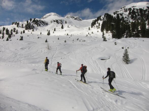 Auf ca. 2000 m zweigen wir rechts ab Richtung "Hintere Karle".