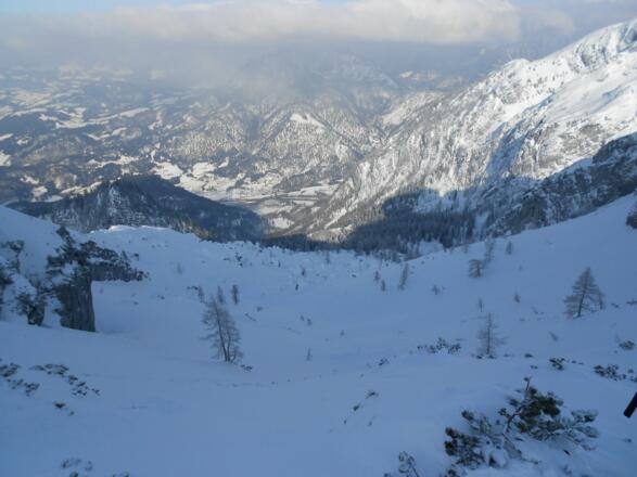 Unter uns ist das Lammertal zu sehen