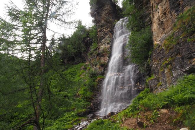 Ein kurzer Abstecher führt zum Kaskadifall
