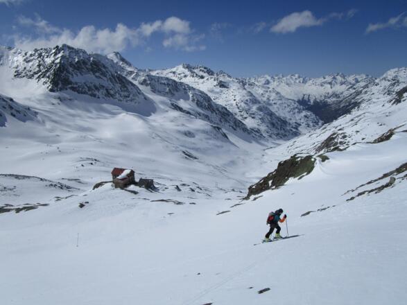 von der Siegerlandhütte in kupierten Gelände aufwärts
