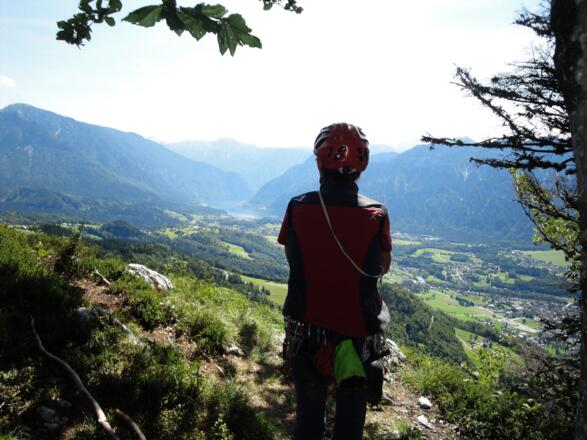 Beim Ausstieg führt direkt der Wanderweg vorbei - herrliche Sicht auch auf den Hallstättersee