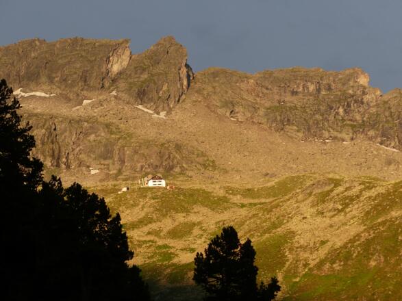 Die Plauener Hütte grüßt bereits herunter