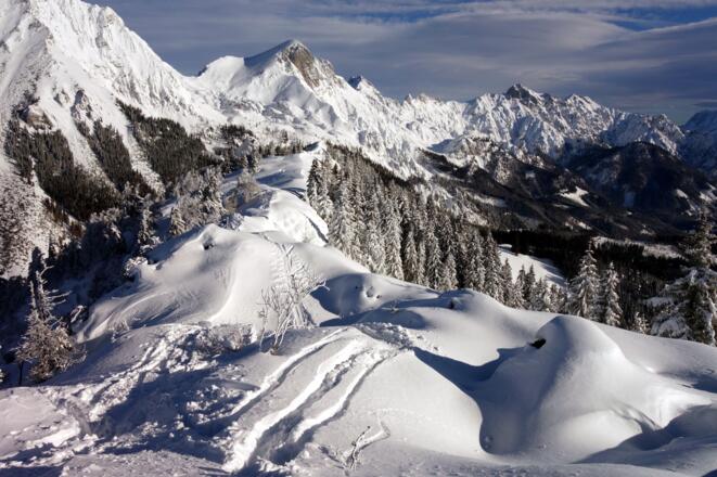 Vorerst breiter Grat vom Karleck zum Gratgipfel ~1570m