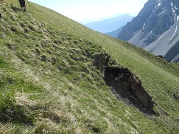 Schrofengelände im ersten Teil des Weges