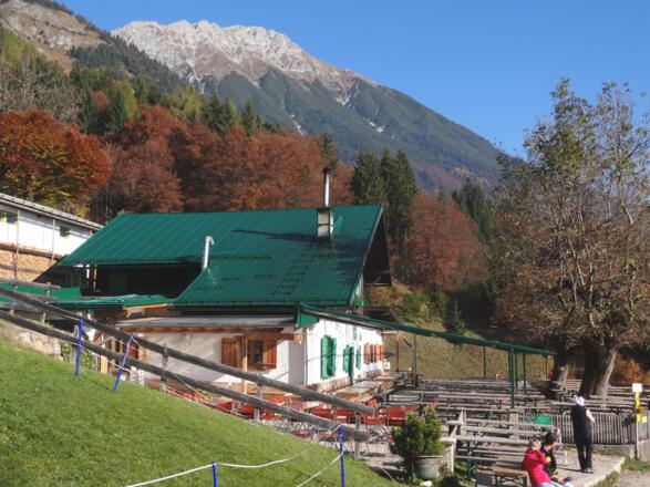 vorbei an der Arzler Alm